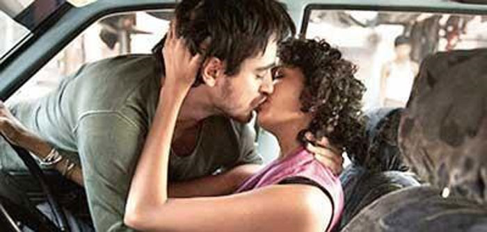 Imran Khan and Poorna Jagannathan kissing together in Aamir Khan's Delhi Belly
